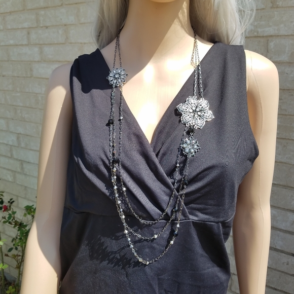 White House Black Market Jewelry - WHBM Flower Necklace